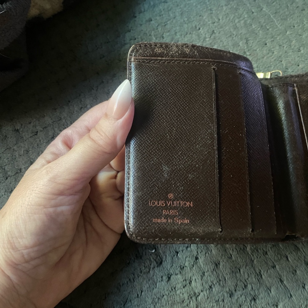 Louis Vuitton authentic damier ebene Wallet - Picture 5 of 10